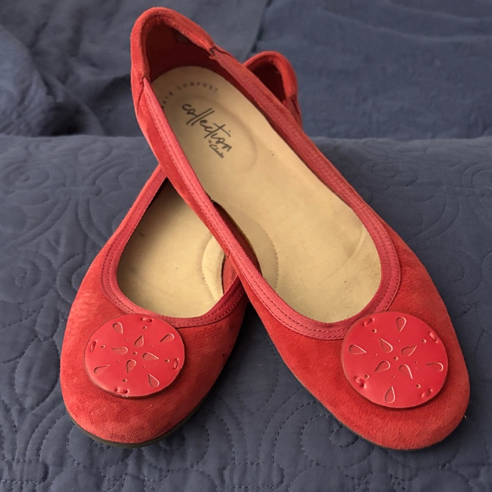 💕Clarks Red Women's Flats with Decorative Accent

💕= 3 for $25